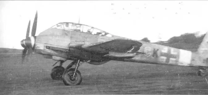 Ме410 В 1U2R4 взлетает с аэродрома КенигсбергНеумарк лето 1944 г Код - фото 125