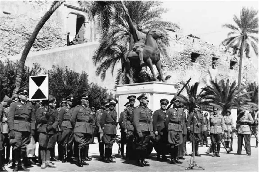Февраль 1941 г Только что прибывший в итальянскую колонию Ливию в город - фото 129