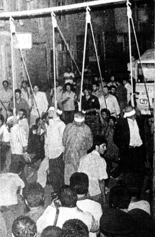 Публичное повешение в Сирии в 1979 году людей обвиненных в шпионаже в пользу - фото 192