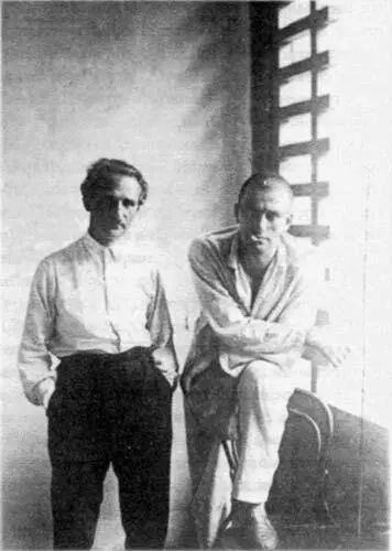 Маяковский с чекистом Валерием Горожаниным Лето 1927 г Сноб Яня и Зоря - фото 129
