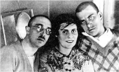 Одна из редких общих фотографий Лили Осипа и Маяковского сделанная в 1929 г - фото 134