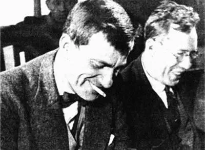 Маяковский на встрече русских и украинских писателей где он внезапно стал - фото 138