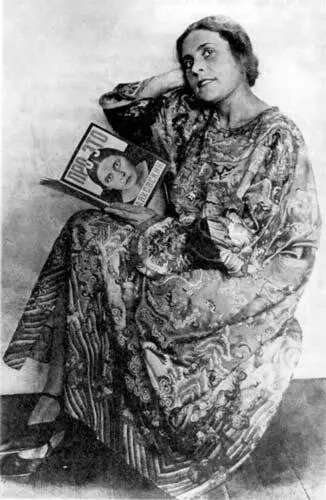 Лили с экземпляром Про это Фото Александра Родченко 1924 г Вокруг этой - фото 75