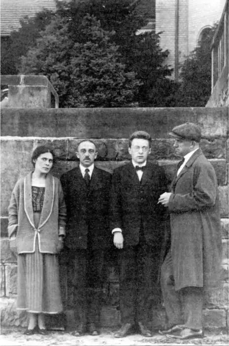 В июле 1923 г на немецком курорте БадФлинсберг опять встретились старые - фото 79