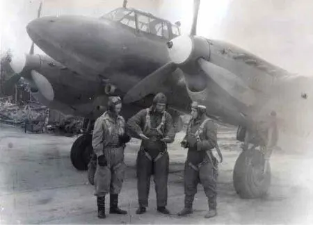 И А Вигдоров справа с однополчанами Восточная Пруссия весна 1945 года - фото 33