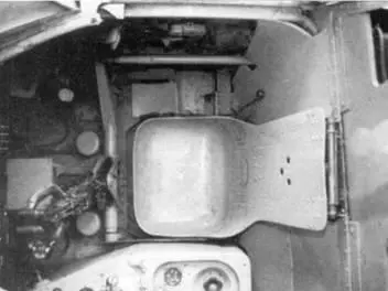 Вид на кабину сверху Видны сиденье пилота ручка управления самолетом и - фото 168