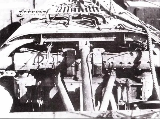 Гидравлический выпускной механизм дли передних рулей глубины на подлодке U - фото 71