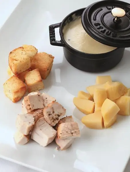 Жареное куриное филе фаршированное сыром и вялеными томатами Куриная грудка - фото 329