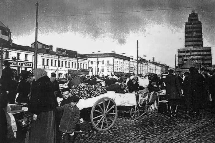 Бубликибаранки Воскресный торг у Сухаревской башни 1910е гг Помимо - фото 22