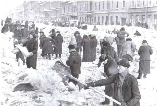 На очистке города 8 марта 1942 г чее место От голода и тяжелого - фото 39