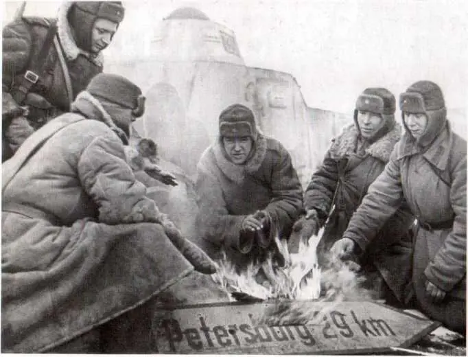 У фронтового костра Январь 1944 г Салют в Ленинграде 27 января 1944 г - фото 85