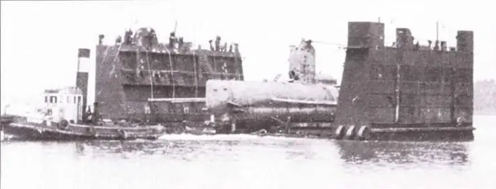 U 2344 после подъема в июне 1956 года была помещена в плавучий док в Варнемюде - фото 46