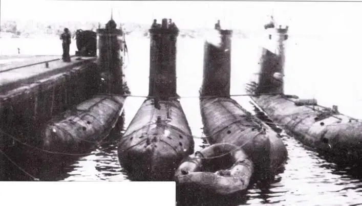 Набережная Сило в Ставангере во второй половине мая 1945 года На снимке четыре - фото 81