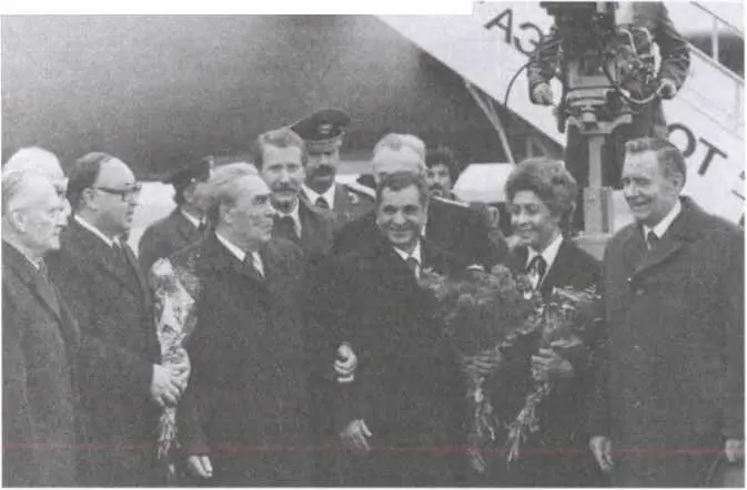 Встреча афганской делегации в Москве 16 октября 1980 г Слева направо И - фото 30
