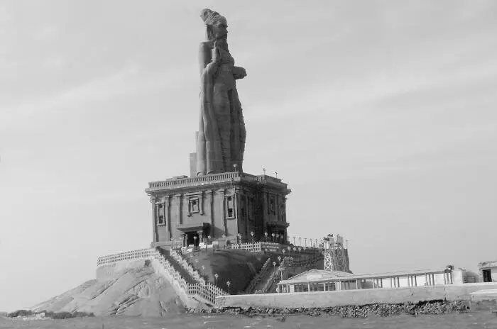 Статуя тамильского поэта Тируваллувара Хм Самоцветные камни Сивы Их знает - фото 22