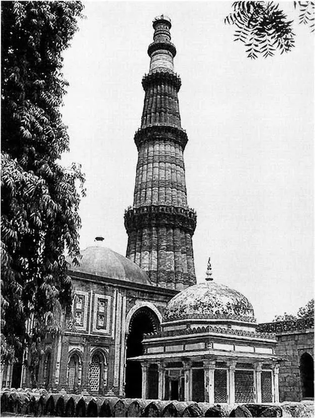 Минарет КутбМинар кирпич Дели Индия XIII в фото При Ала адДине - фото 75
