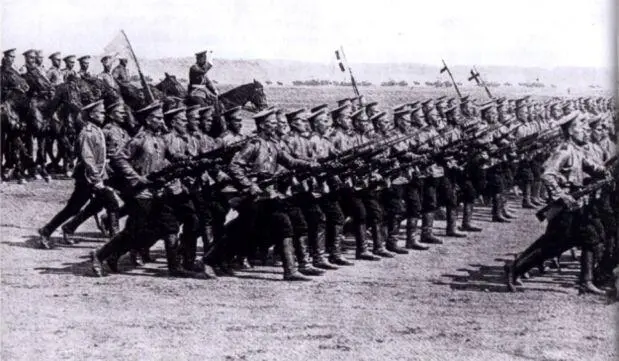 Парад русских войск в начале Первой мировой войны в 1914 г Несмотря на - фото 11
