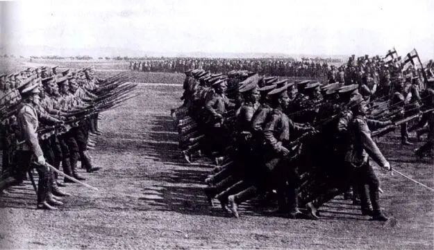 Парад русских войск в начале Первой мировой войны в 1914 г Несмотря на - фото 12