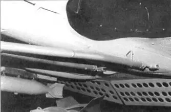 При отсутствии бомбы бомбодержатель обычно закрывался аэродинамическим - фото 108