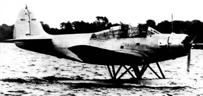 TBD1A в воде перед испытательным полетом в 1940 году Двойные поплавки - фото 44
