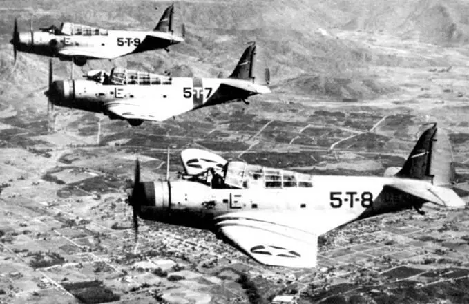 Три TBD1 из дивизиона VT5 базировавшегося на авианосце Йорктаун в полёте - фото 58