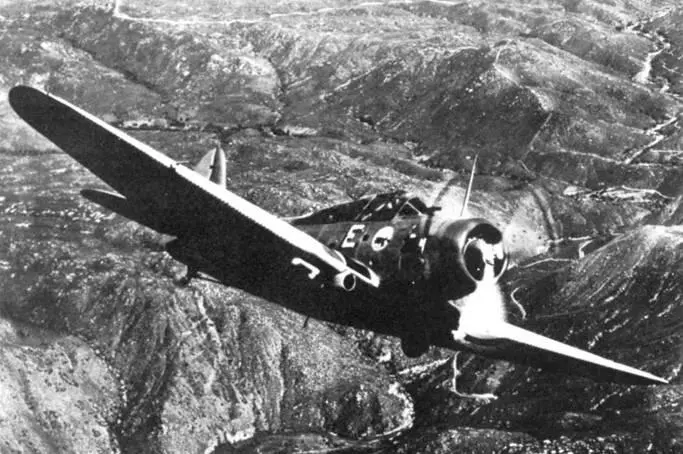 5Т7 зав 0331 был самолётом командира третьей эскадрильи и нёс полосу на - фото 59