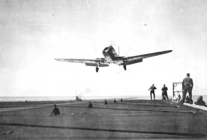 TBD1 из VT3 заходит для посадки на авианосец Саратога CV3 - фото 65