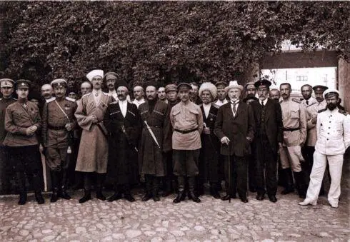 Генерал Врангель войсковые атаманы и члены Правительства Юга России 1920 г - фото 43