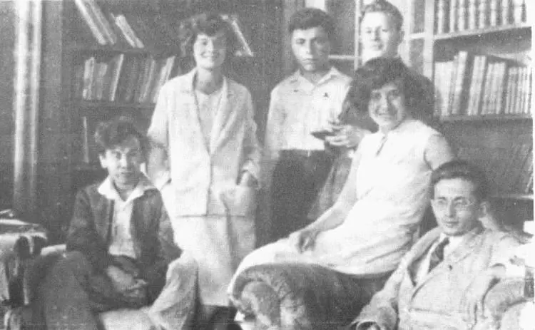 5 Слева направо Лев Ландау Евгения Канегиссер ВА Амбарцумян неизвестный - фото 6