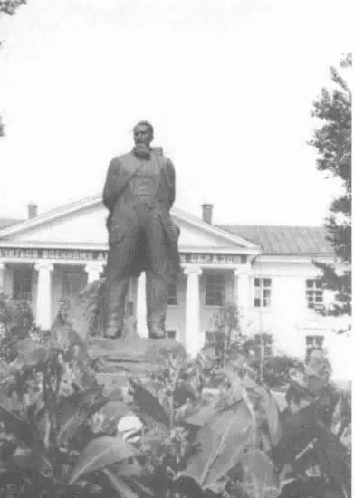 44 Памятник Курчатову в г Курчатове бывший Семипалатинск21 45 - фото 47
