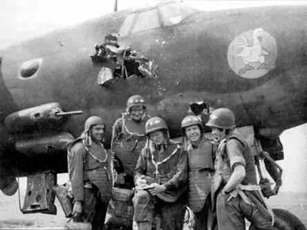 Весна 1944 г экипаж 323й бомбардировочной группы не зря одел бронежилеты - фото 170