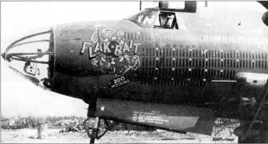 Три снимка самолета Flak bait С июня 1943 г до Дня Победы этот Мародер - фото 188