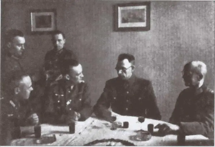 Власов в штабе 18й полевой армии вермахта Весна 1943 г Гауптман Вилфред - фото 24