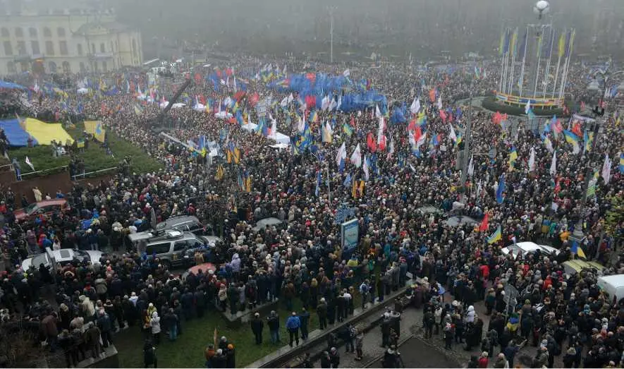 24 ноября 2013 года прошел первый массовый митинг в центре столицы В поддержку - фото 5