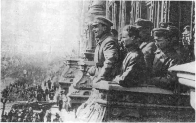 А Е Скачко выступает на митинге трудящихся Одессы Уходя из города - фото 105