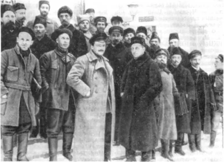А С Бубнов Н А Скрыпник К Е Ворошилов и другие делегаты от партийных - фото 109