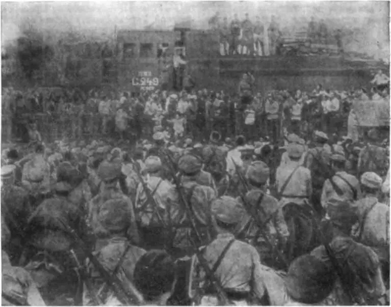 Митинг красноармейцев на Южном фронте Таким образом к середине лета 1919 г - фото 121