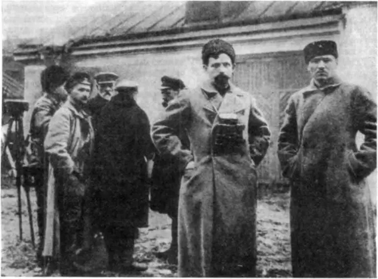 Начдивы П Е Дыбенко и И Ф Федько Временная реставрация деникинцами - фото 125