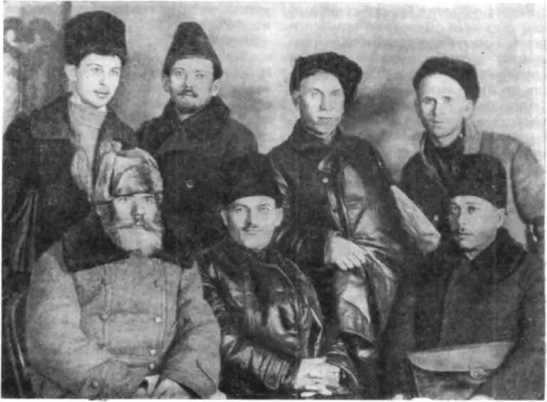 Артем Сергеев Ф А в группе шахтеров делегатов VII Всероссийского съезда - фото 138