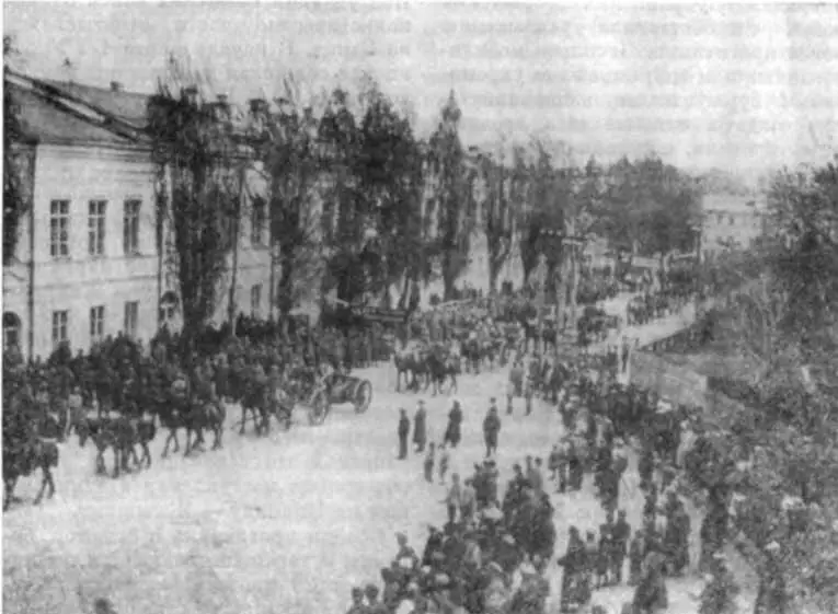 Встреча частей Красной Армии в Житомире Апрель 1919 г Пользуясь тем что - фото 95