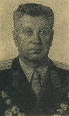 Родился в 1915 году в селе Ломинцеве Щекинского района Тульской области в семье - фото 165