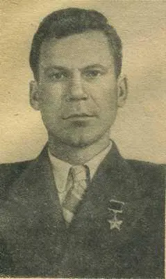 Родился в 1923 году в поселке Ханино Суворовского района Тульской области в - фото 201