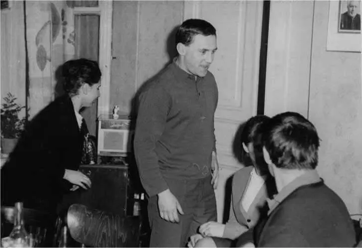 23 апреля На квартире у ГМ Рахлина Фото М Балцвинник Зато исполнение им - фото 27
