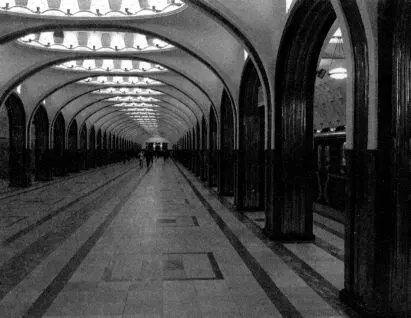 Ст Маяковская Вид центрального зала станции 6 ноября 1941 года на станции - фото 42