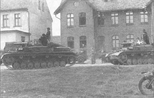 Немецкие танки в занятом польском городке Сентябрь 1939 г Группа немецких - фото 64