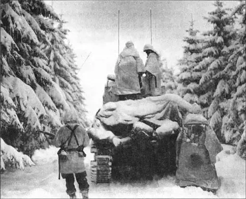 Танк М4 Шерман и американские солдаты 82й воздушнодесантной дивизии в - фото 88