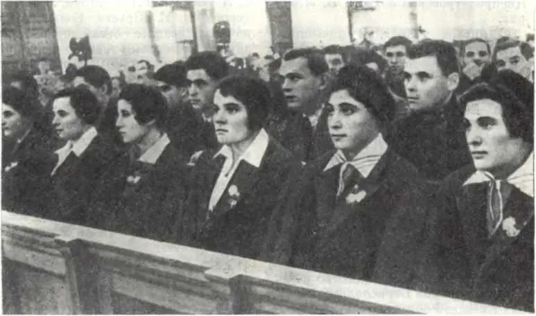 Бригада трактористок П Н Ангелиной на Всесоюзном совещании передовиков - фото 111