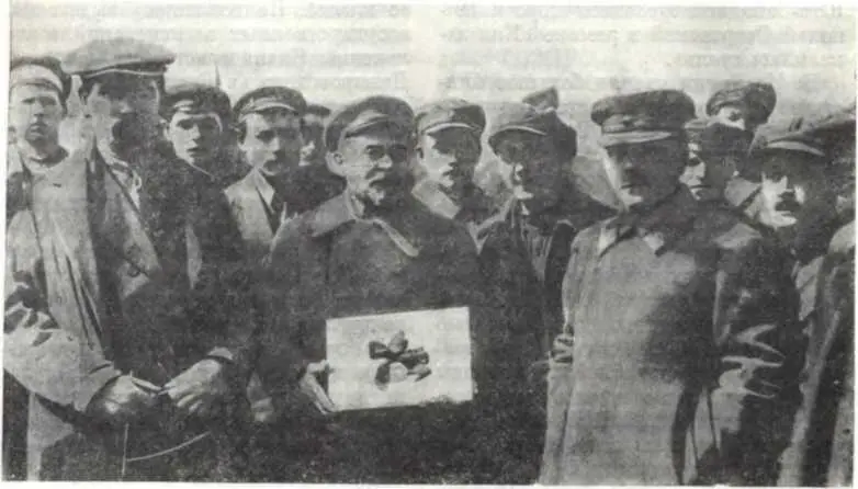 Вручение ордена Красного Знамени г Луганску 1925 г Возрождение Донбасса - фото 13