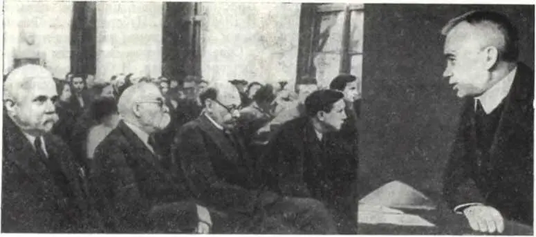 Выступление академика А А Богомольца перед избирателями сотрудниками - фото 154