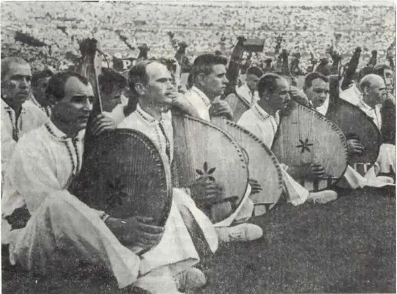 Выступление украинских бандуристов на московском стадионе Динамо 1939 г - фото 164